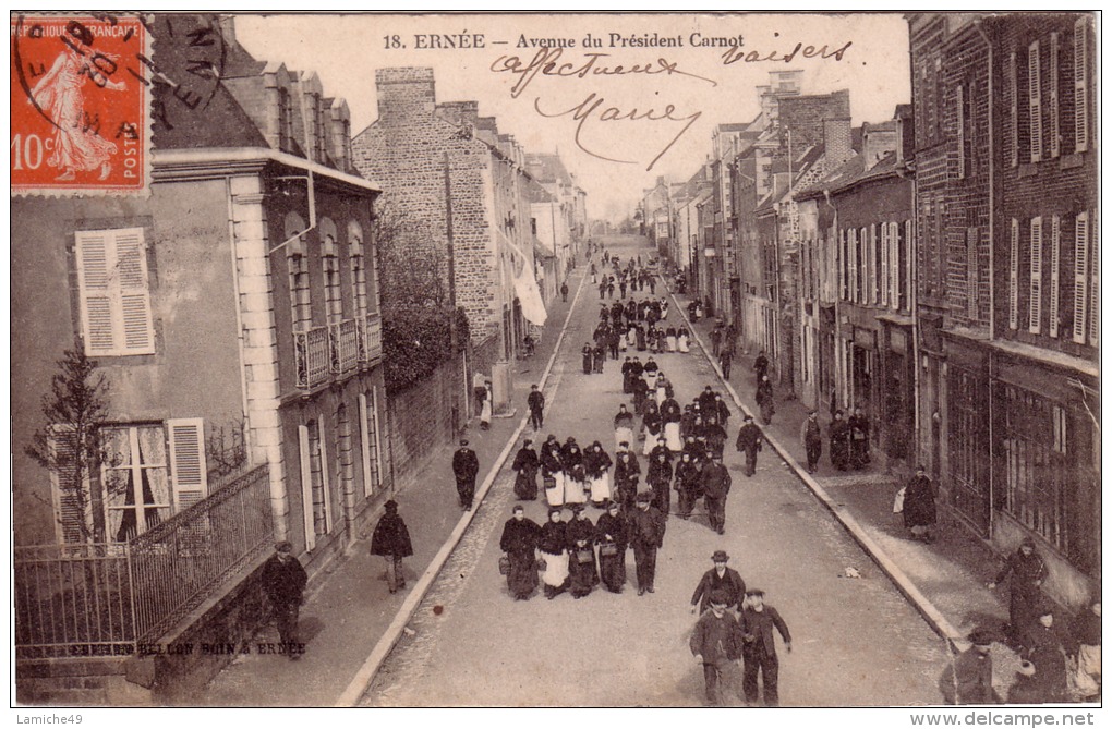 ERNEE AVENUE DU PRESIDENT CARNOT Superbe Animation Circulée Timbrée 1911 - Ernee