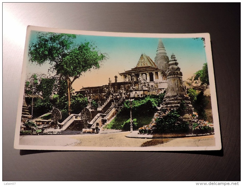 Carte Postale Ancienne : PHNOM PENH : Le Phom, Escalier Et Jardin - Cambodge