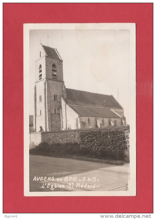 * CPA..dépt 77..AUGERS En BRIE  : L´ Eglise Saint Médard Avec Timbre Croix Rouge..n°967  : Voir Les 2 Scans - Autres & Non Classés