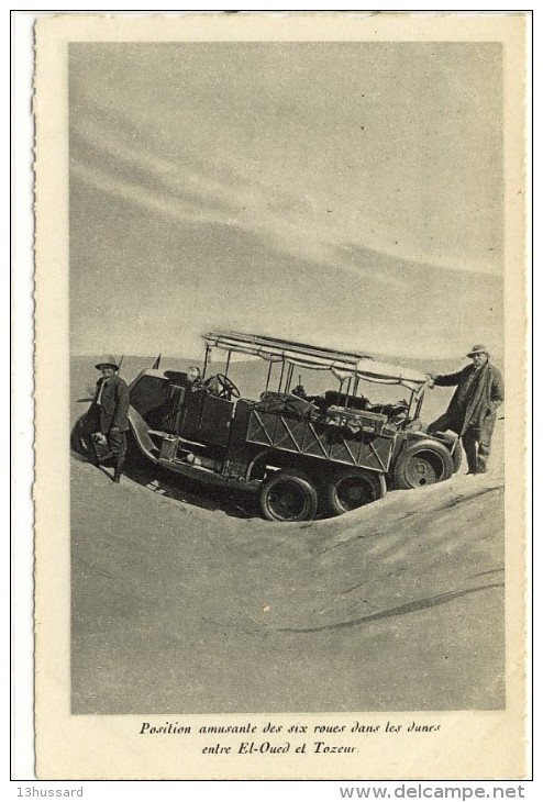 Carte Postale Ancienne Algérie - Position Amusante Des Six Roues Dans Les Dunes Entre El Oued Et Tozeur - Automobile - El-Oued