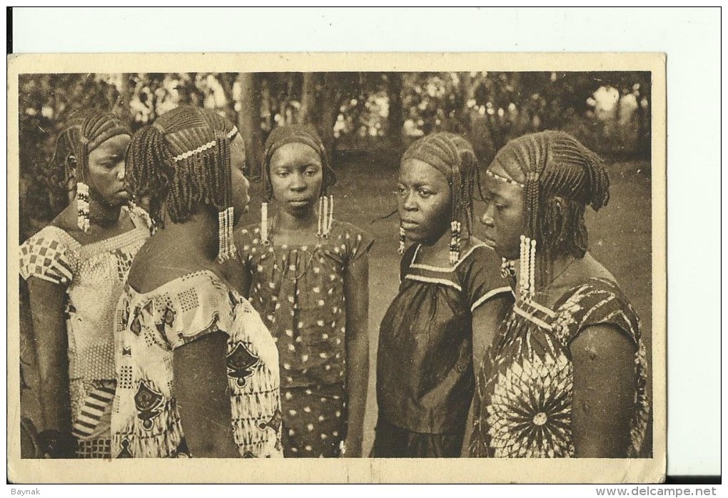 CAR28   --     ( A.E.F. )   --   OUBANGUI - CHARI  ---   FILLES DU SULTAN DE RAFAI  --   GIRLS - Centraal-Afrikaanse Republiek