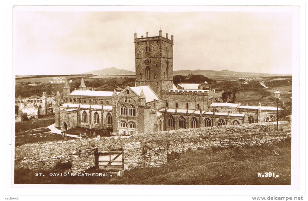 RB 1014 - Real Photo Postcard -  St David's Cathedral - Pembrokeshire Wales - Pembrokeshire
