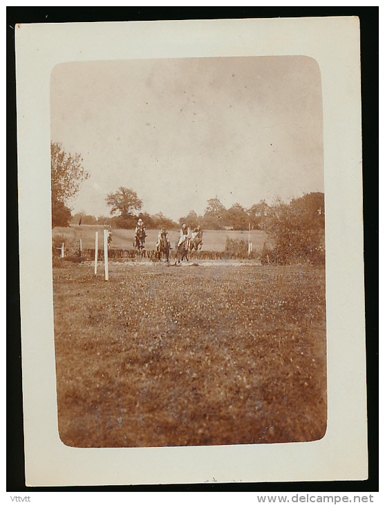 Photo (1932) : Course De Chevaux, Obstacle, Cross-country Dans La Campagne, Jockeys - Sport