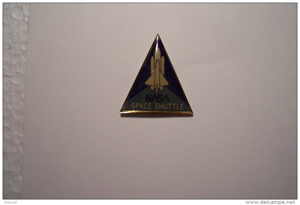 PIN'S ---NAZA - SPACE  SHUTTLE - DISCOVERY - - Space