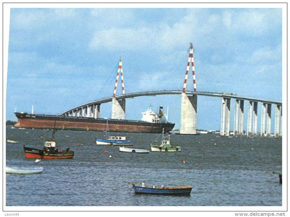 (678 ORL) Ship -  Bateau - Pont De St Nazaire + Petrolier - Pétroliers