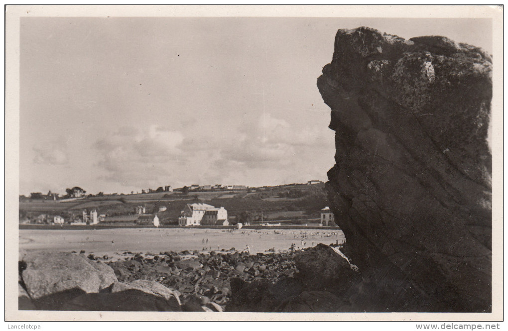 29 - TREGASTEL PRIMEL / LES ROCHERS BORDANT LA PLAGE - Primel