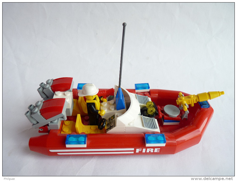 FIGURINE CAMION DE POMPIER Tout-terrain Et Le Bateau Des Pompiers - LEGO 7213 (1) Légo - Lego System