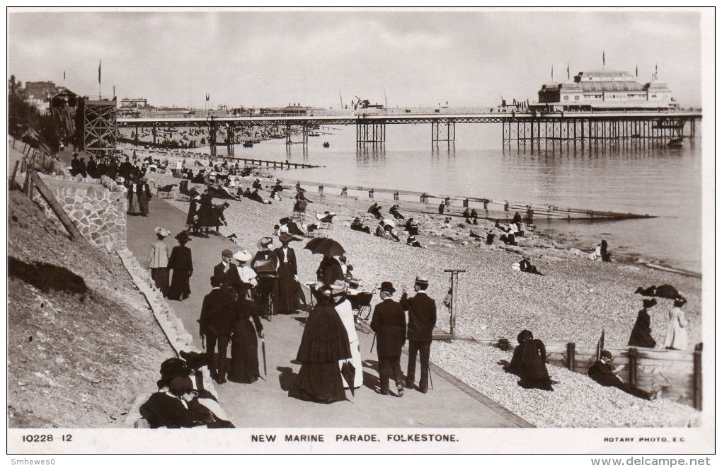 Postcard - Folkestone Victoria Pier & New Marine Parade, Kent. 10228-12 - Folkestone