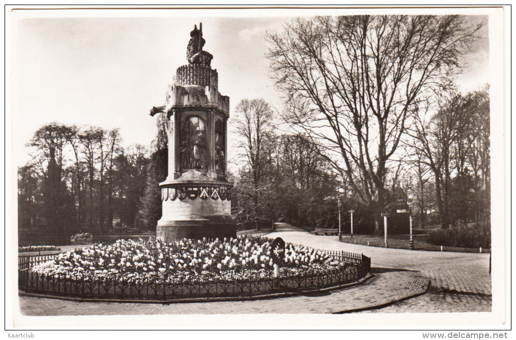 Breda - Monument Valkenberg    - Noord-Brabant / Nederland - Breda