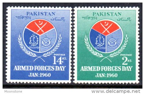 Pakistan 1960 Armed Forces Set Of 2, Lightly Hinged Mint (D) - Pakistan