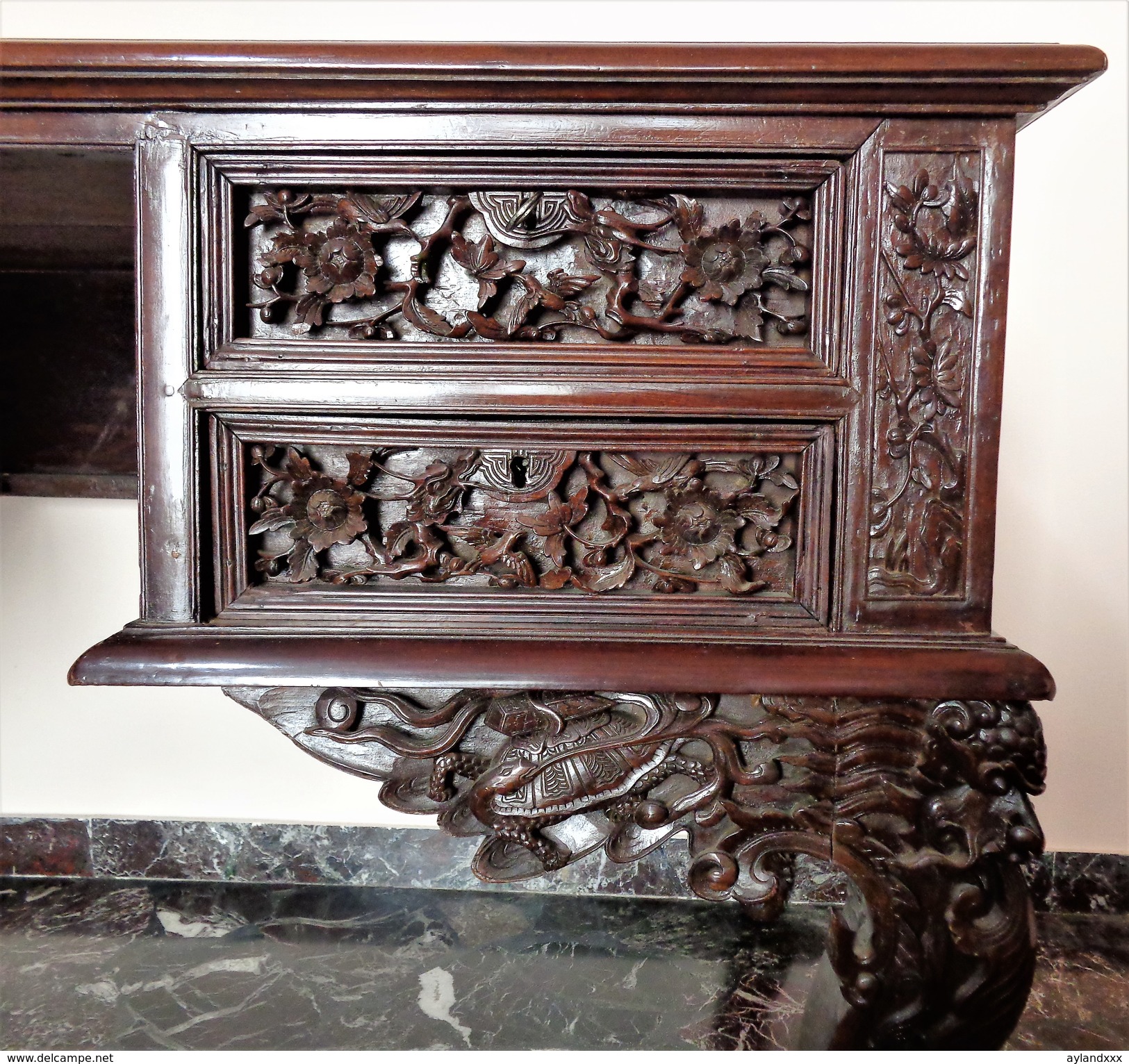 CINA (China): Old and fine Chinese desk table carved in hardwood (Rosewood ?)