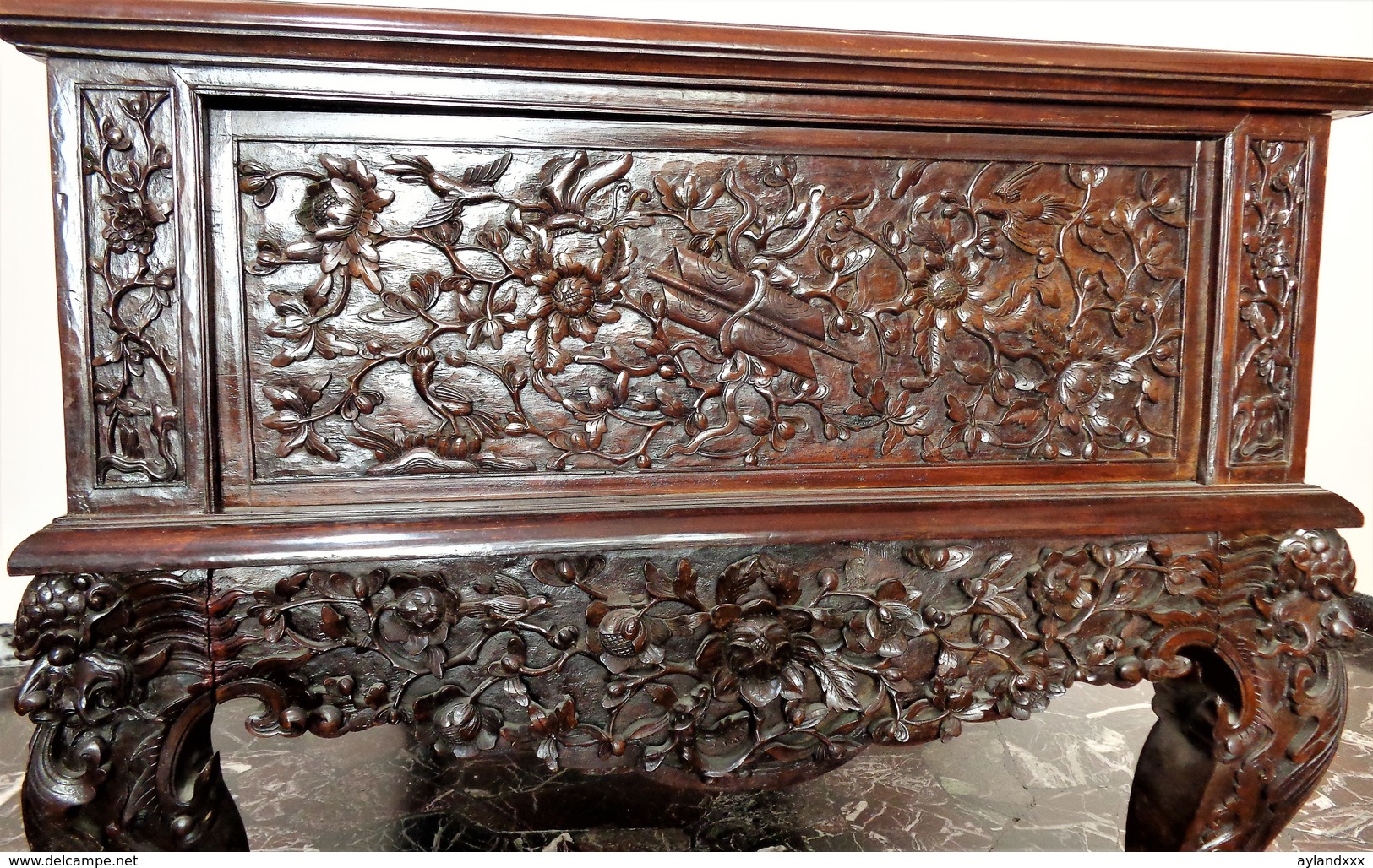 CINA (China): Old and fine Chinese desk table carved in hardwood (Rosewood ?)