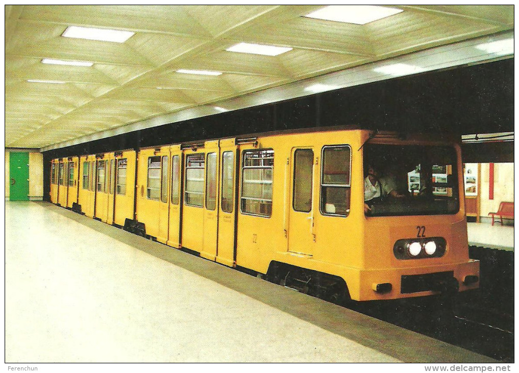 UNDERGROUND SUBWAY METRO RAIL RAILWAY RAILROAD TRAIN * BKV BUDAPEST MEXIKOI STREET END STATION * Top Card 0044 * Hungary - Métro