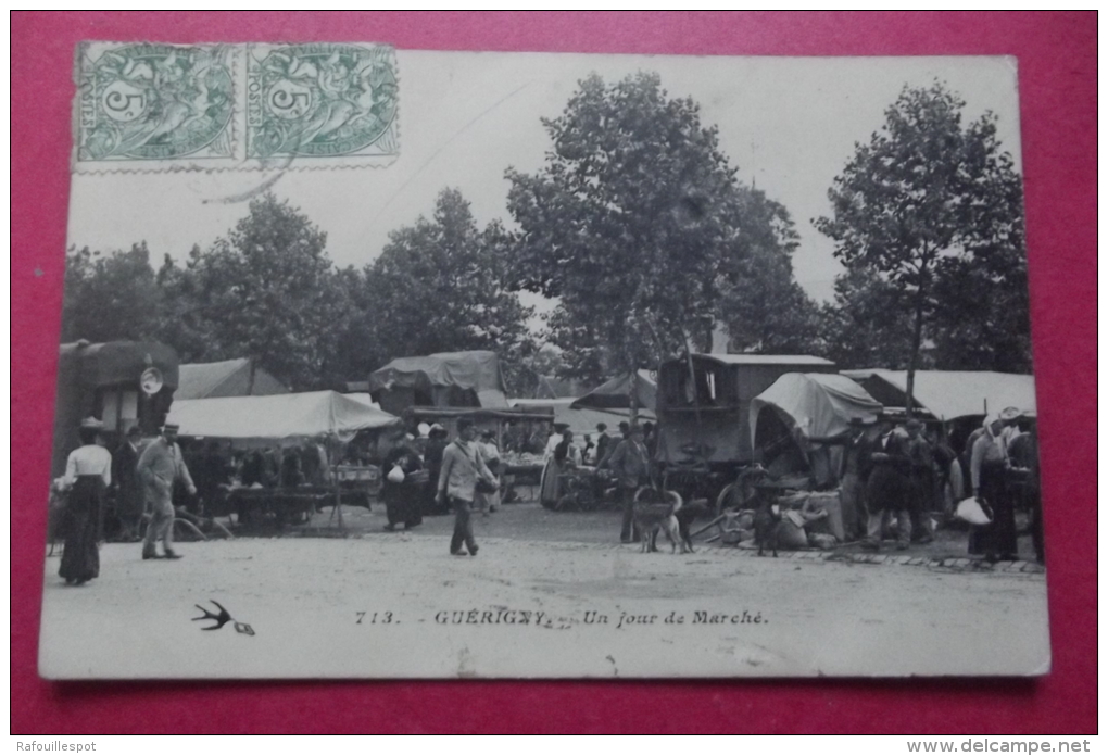 Cp  Guerigny Un Jour De Marché - Guerigny