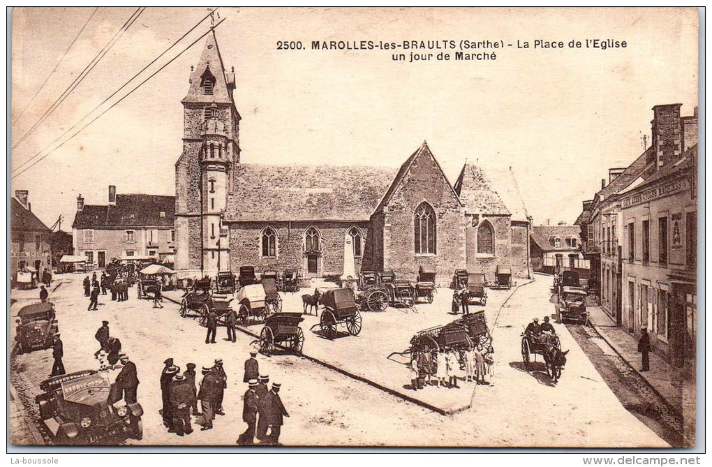 72 MAROLLES LES BRAULTS - La Place De L'église Jour De Marché - Marolles-les-Braults