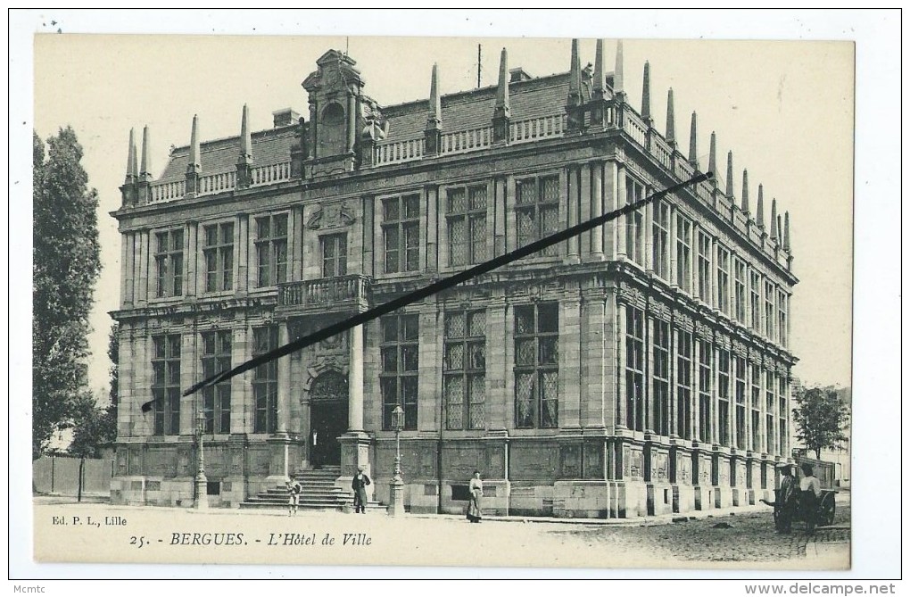 CPA - Bergues - L'Hôtel De Ville - Bergues