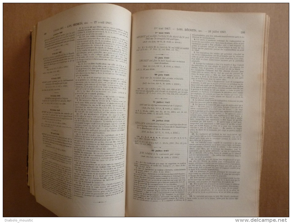 1913 : Codes et Lois (Lois et Décrets)pour la FRANCE , L´ALGERIE , et les COLONIES ...dos cuir