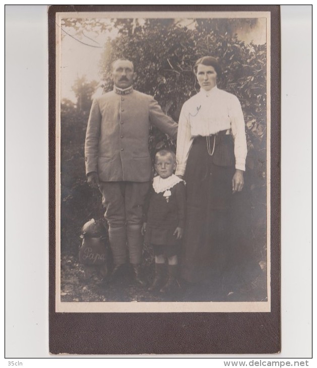 LE MERLERAULT  -  PHOTOGRAPHIE POPULAIRE  C. DUPONCHEL  -  Photo Couple Avec Enfant Collée Sur Carton Fort. - Autres & Non Classés