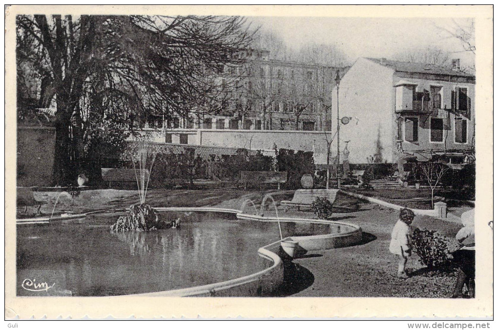 04 Alpes De Haute Provence -  MANOSQUE Le Jardin Public (fontaine- Année 1949)  *PRIX FIXE . - Manosque