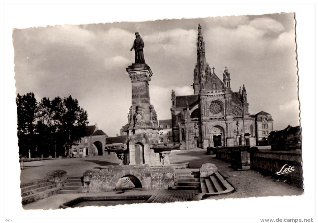 SAINTE ANNE D AURAY La Fontaine Et La Basilique Carte En Très Bon état - Saint Jean Brevelay