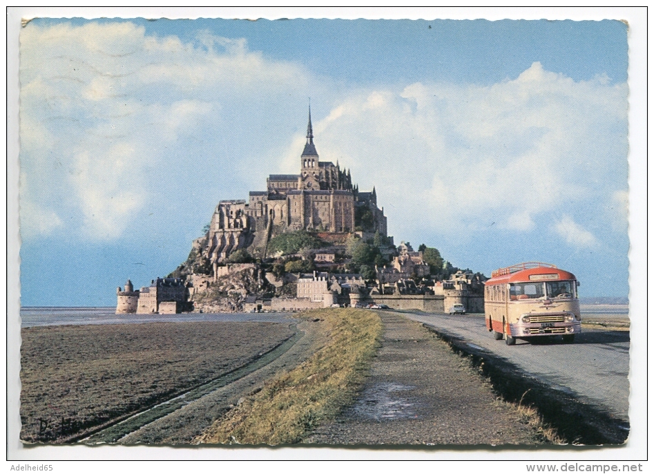 014U/  Autobus Bus Touringcar Coach 1960s Devant Mont St Michel - Bus & Autocars