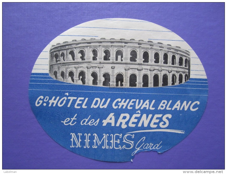 HOTEL AUBERGE DU CHEVAL BLANC NIMES GARD STICKER DECAL FRANCE LUGGAGE LABEL ETIQUETA ETICHETTA ETIQUETTE AUFKLEBER PARIS - Hotel Labels