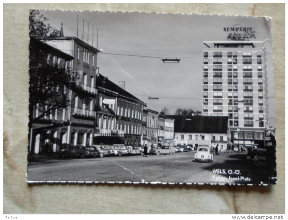 Austria - WELS - Kaiser Josef Platz - Semperit - Hotel Greif -  Auto   FOTO-AK   D124953 - Wels