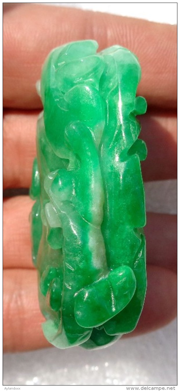 CINA (China): Superb Natural Undyed Apple Green Jadeite (jade) Pendant - Certified - Arte Orientale