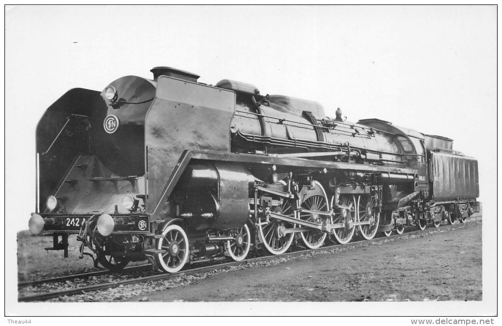 Locomotive 242 - A - 1 , Compound à 3 Cylindres Et à Surchauffe  -  Chemin De Fer , Train - Treni