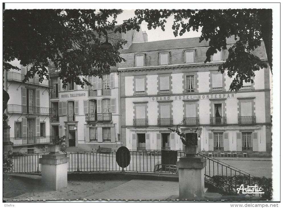 Bourbon L' Archambault ( Allier ) Grand Hôtel Talleyrand - Montespan Et Logis Sévigné - Cpsm - Non Voyagée - édition Ar - Bourbon L'Archambault