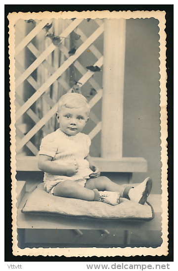 Photo (1949) : Jeune Enfant (bébé, Garçon) Posant Assis Sur Un Coussin - Personas Anónimos