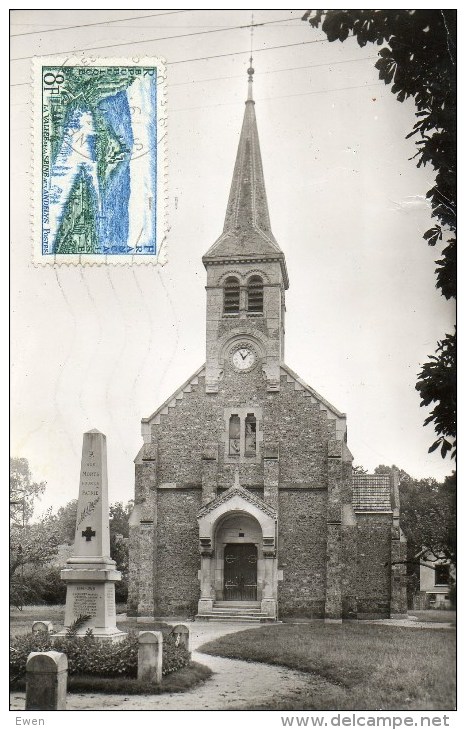Ste-Geneviève-des-Bois. L'Eglise Et Le Monument Aux Morts. - Sainte Genevieve Des Bois