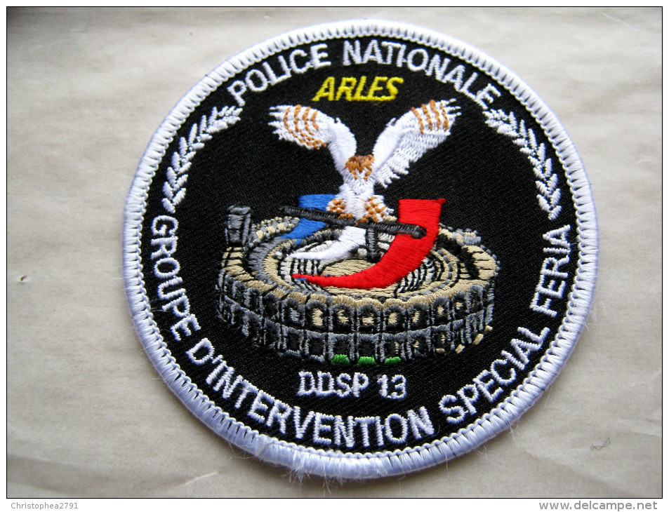 INSIGNE TISSUS PATCH POLICE NATIONALE GIS SPECIALE FERIA ARLES DDSP DU 13 ETAT EXCELLENT SUR VELCRO - Police & Gendarmerie