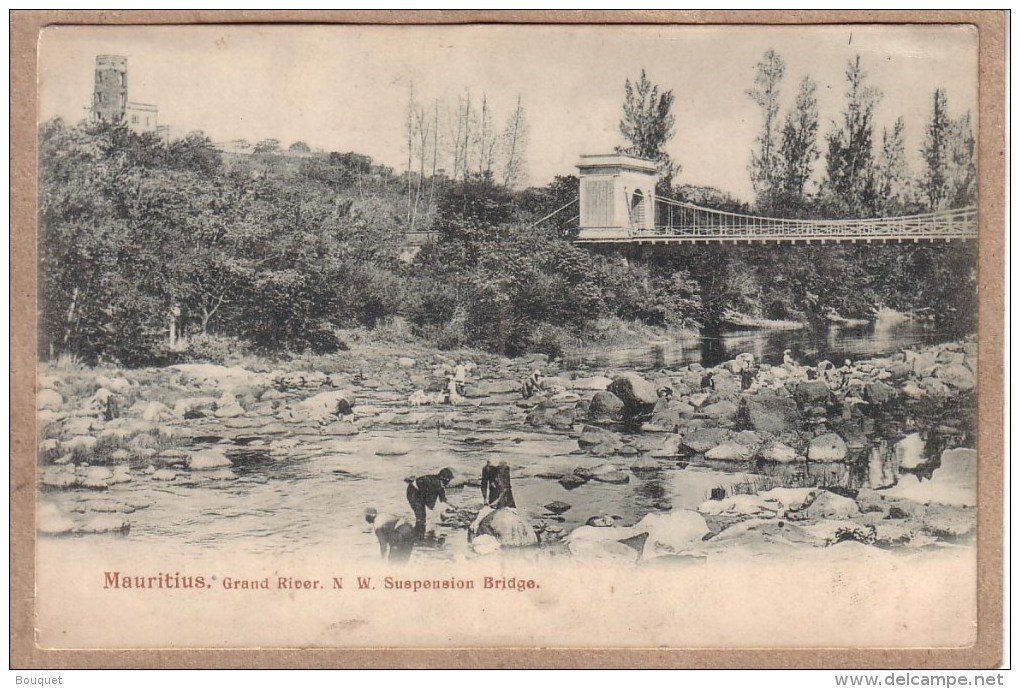 MAURICE - MAURITIUS - " GRAND RIVER " - SUSPENSION BRIDGE - PONT SUSPENDU - LAVANDIERES - éditeur ? - Maurice