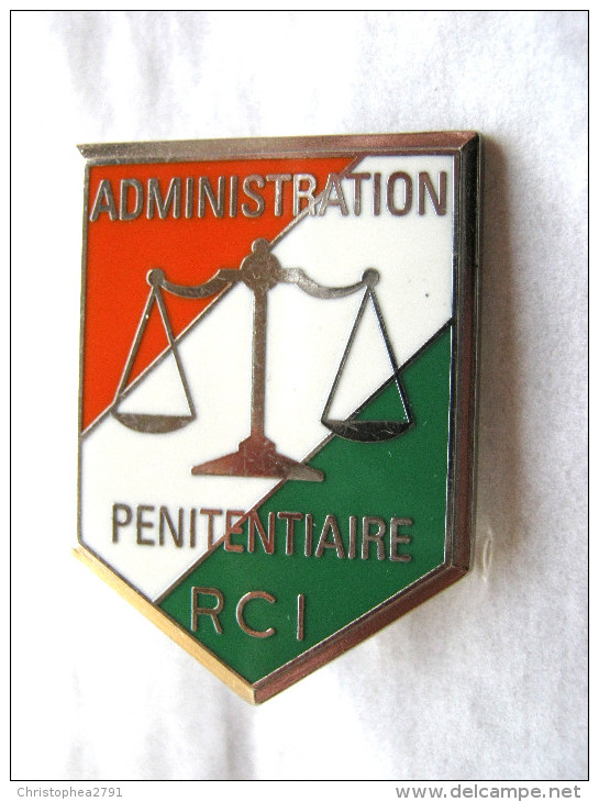 INSIGNE ADMINISTRATION PENITENTIAIRE RCI COTE D´IVOIRE ETAT EXCELLENT Y.DELSART - Policia