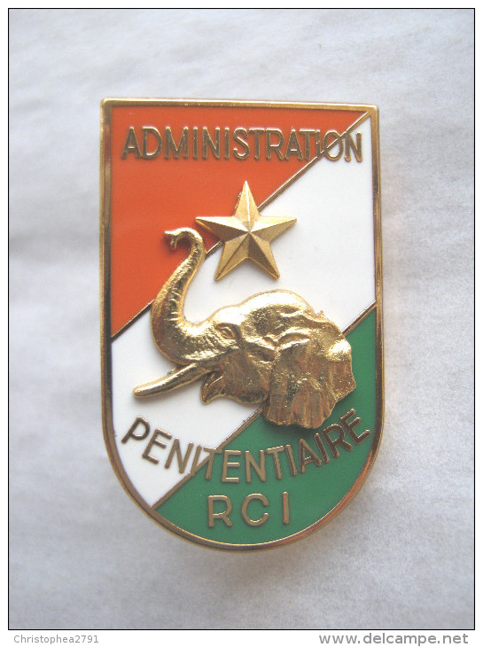 INSIGNE DE CASQUETTE ADMINISTRATION PENITENTIAIRE RCI COTE D´IVOIRE ETAT EXCELLENT Y.DELSART - Policia