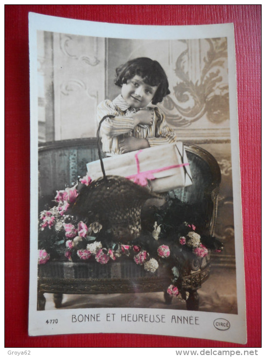 CPA PHOTO  FANTAISIE ENFANT FILLETTE "BONNE  ET HEUREUSE ANNEE" 1911 - Ed CIRCE - Nouvel An