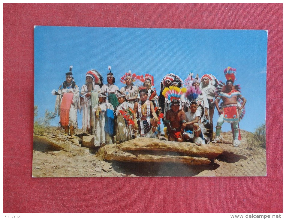 Indians In Ceremonial Dress    -ref 1716 - Indiens D'Amérique Du Nord