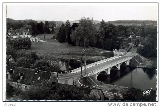 27 ACQUIGNY ++ Le Pont Neuf Et Le Château ++ - Acquigny