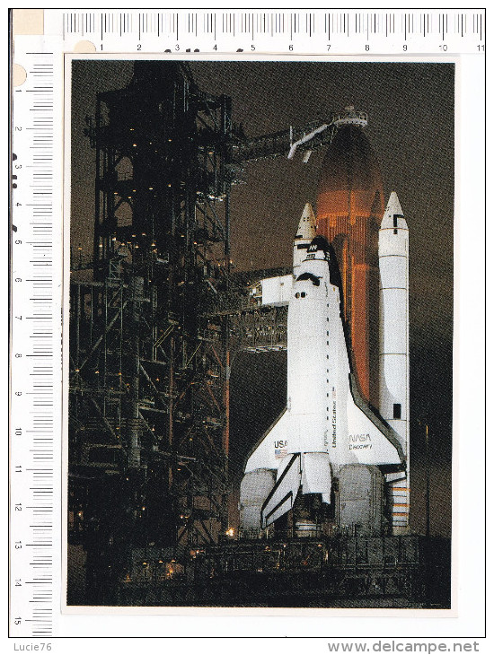 THE  SPACE  SHUTTLE    COLLECTION   -     The Orbiter  DISCOVERY  Is  Poised  Atop A At  Complex    -  NASA - Espace