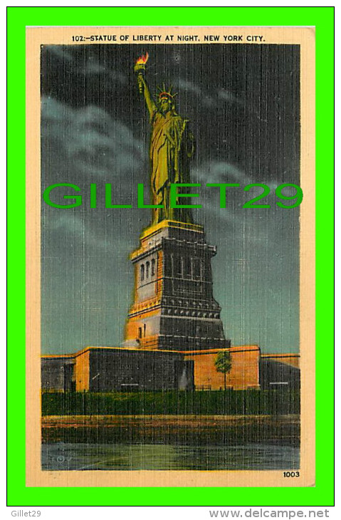 NEW YORK CITY, NY - STATUE OF LIBERTY AT NIGHT - TRAVEL IN 1918 - MANHATTAN POST CARD PUB. CO - AIR BALLON - - Statue De La Liberté