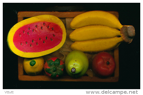 MAGNET : CAISSE A FRUITS, Pasteque, Banane, Citron, Pomme, Poire, Tomate, La Caisse Est En Bois, Alimentation, Fruits - Autres & Non Classés