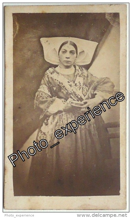 Photo Cdv XIX Femme Costume Folklore Coiffure 1870 CHARENTE MARITIME 17 Poitou Charentes - Old (before 1900)