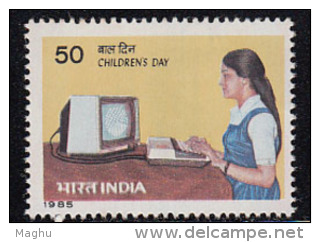 India MNH 1985, Childrens Day, Kinder, School Girl Using Computer, Geometry Design On Screen, Technology - Ungebraucht