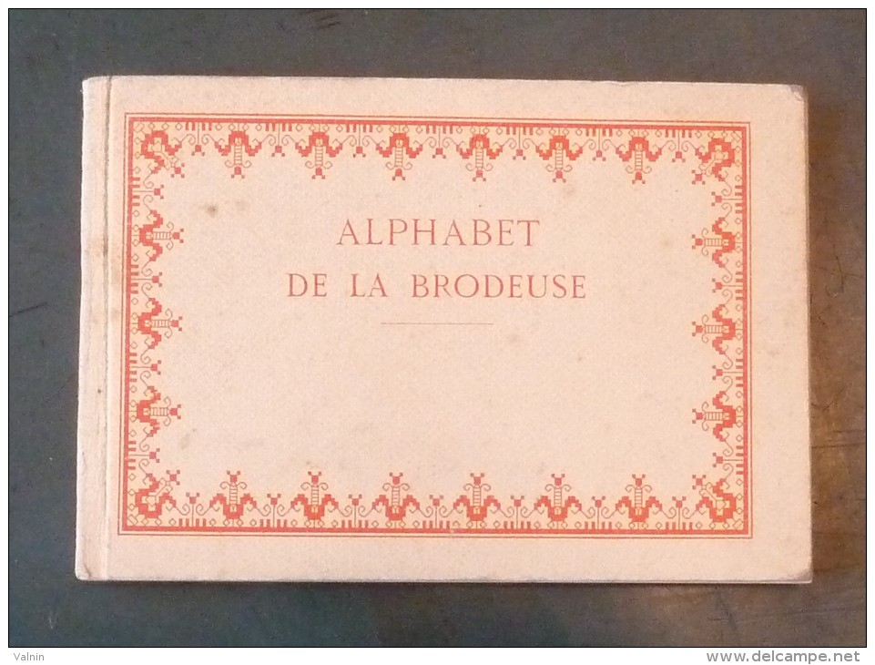 Alphabet De La Brodeuse Lettres Chiffres Monogrammes Et Ornements A Points Comptés - Altri & Non Classificati