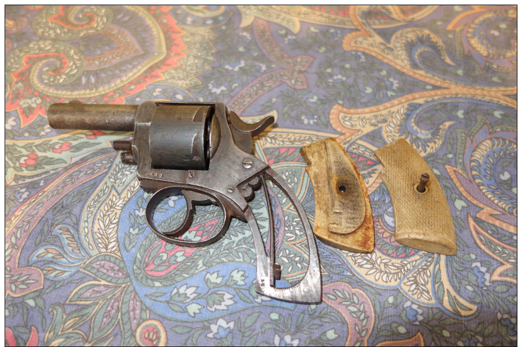 REVOLVER ANCIEN TYPE BULLDOG 320  //  MARQUAGE SUR DESSUS CANON "MULLER" // NE FONCTIONNE PAS // A RESTAURER