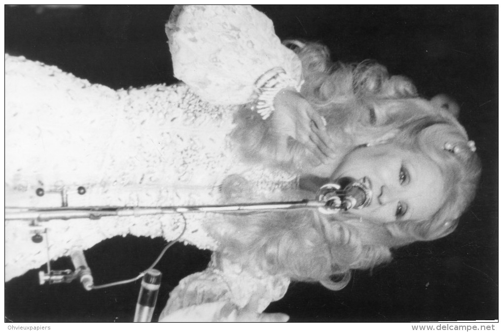 Photo De Presse -  La Chanteuse Arabe SABAH  Au Palais Des Sports à PARIS  En 1974 - Célébrités