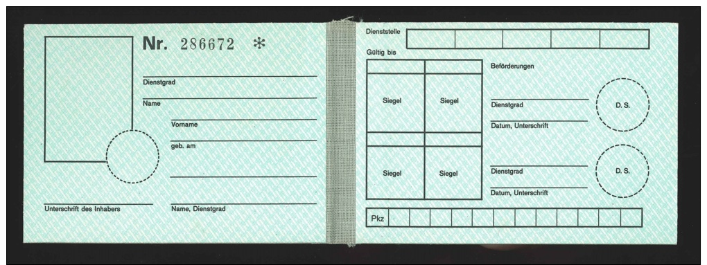 Ministerium Des Innern Deutsche Volkspolizei / RDA / DIENSTBUCH / 107 X 72 Mm ; Guter Zustand - Documents Historiques