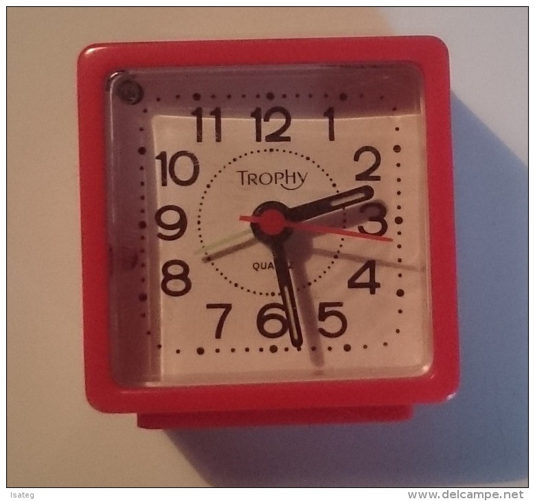 Réveil De Voyage Trophy Rouge - Alarm Clocks