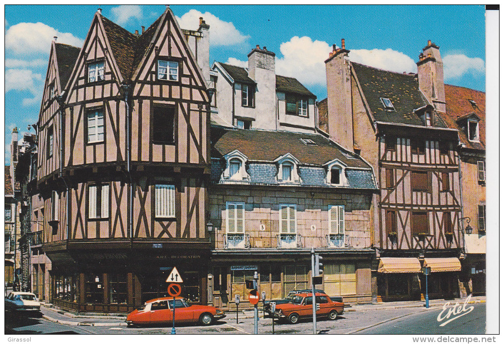 CPSM AUTO VOITURE CITROEN DS ID SIMCA PEUGEOT DIJON 21 VIEILLES MAISONS RUE AUGUSTE COMTE 1977 - PKW